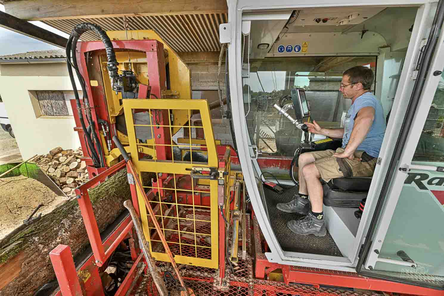 Machine pour produire du bois de chauffage