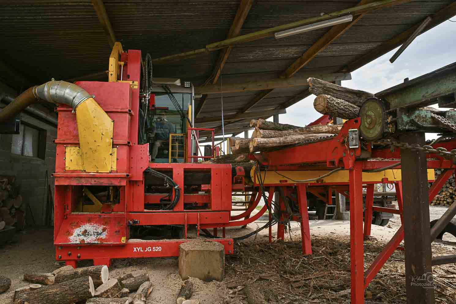 Machine à transformer le bois de chauffage